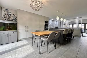 Kitchen/Breakfast Room- click for photo gallery